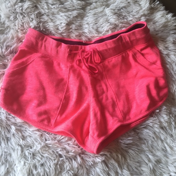 Under Armour Pants - 😍Under Armor hot pink shorts😍